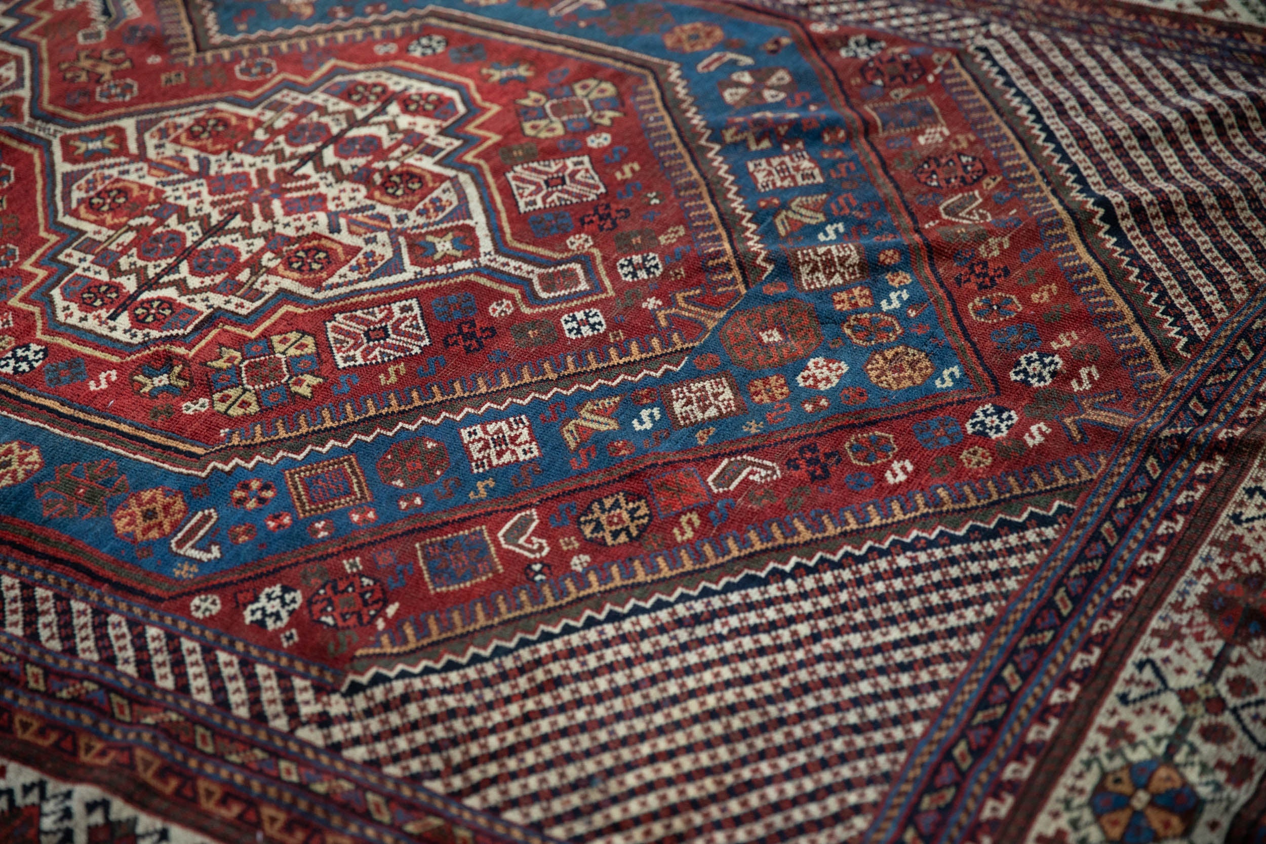 5.5x10 Antique Qashqai Carpet