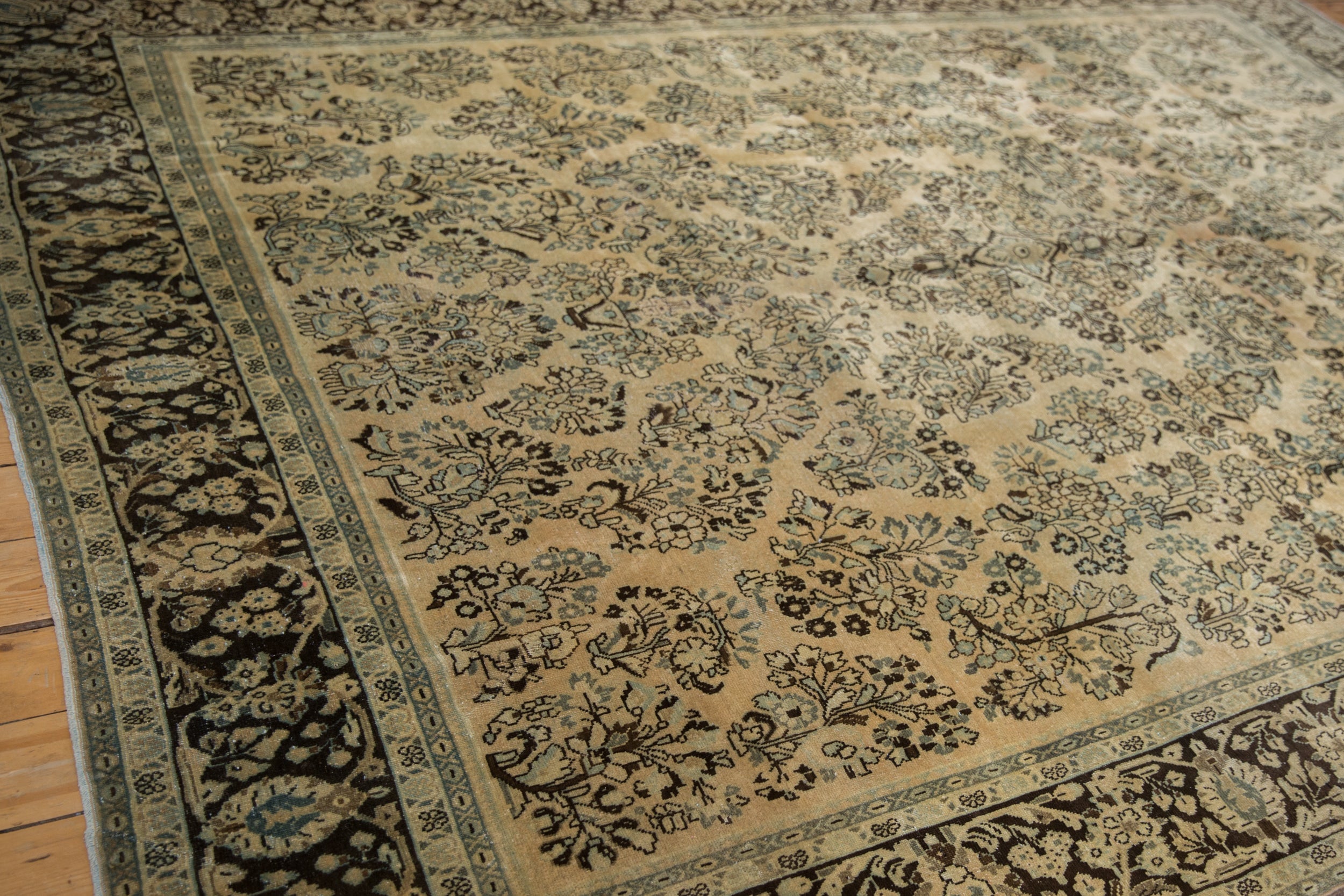8.5x11.5 Vintage Distressed Arak Carpet