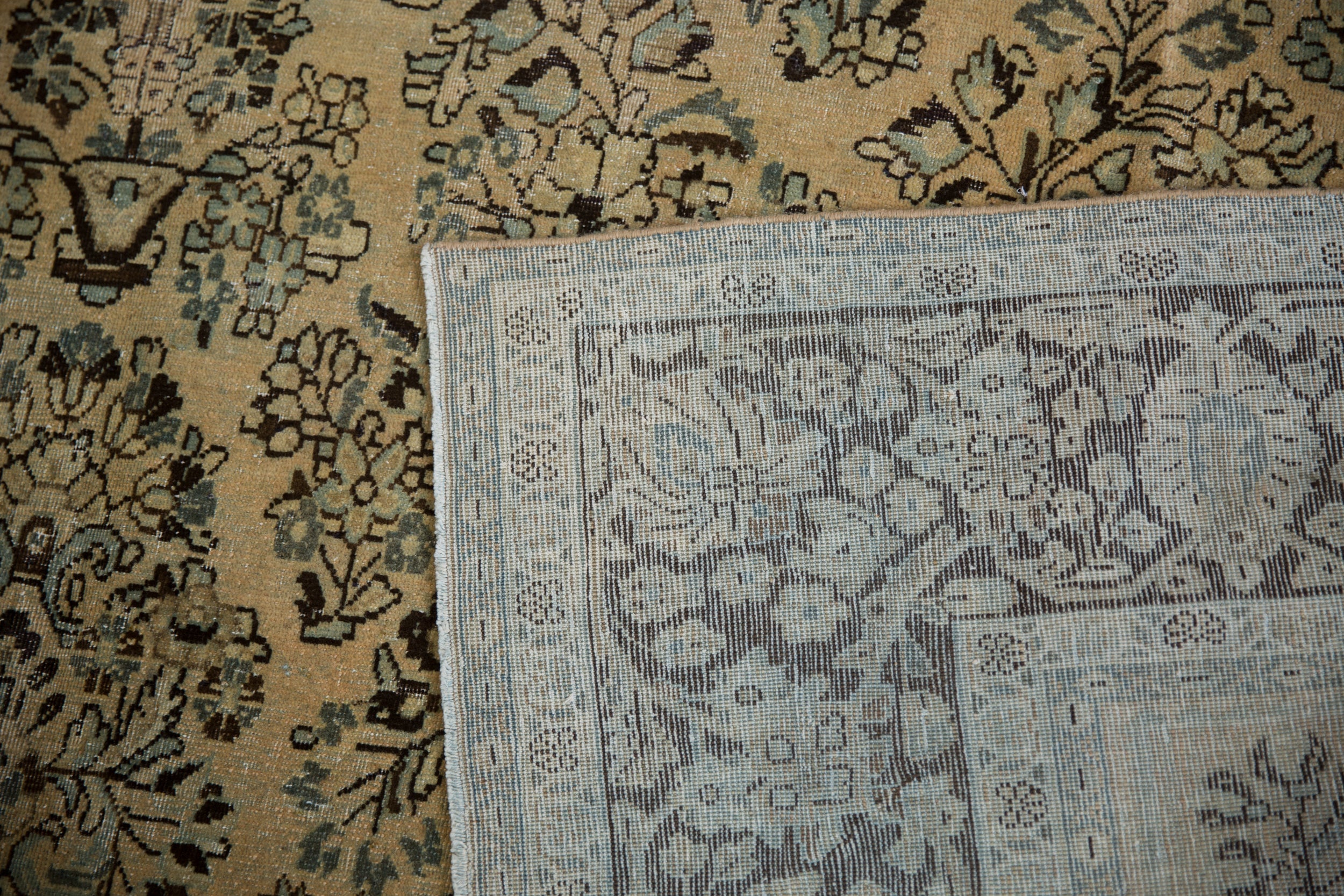 8.5x11.5 Vintage Distressed Arak Carpet