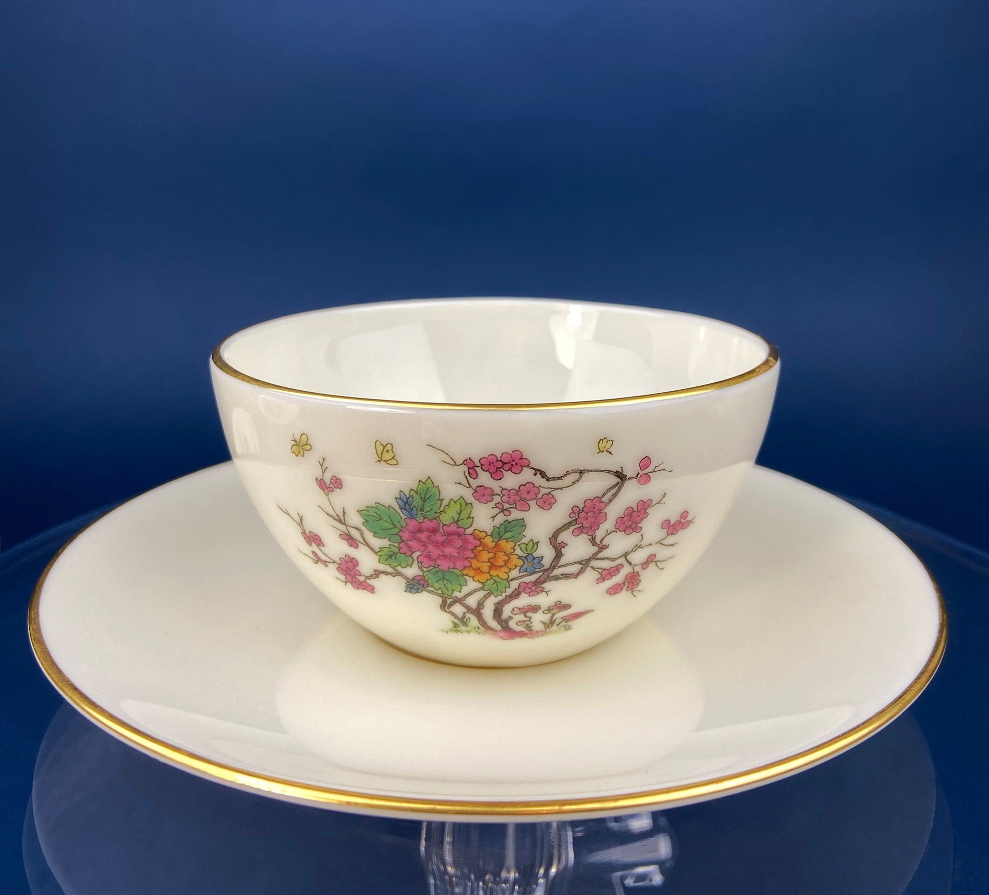 Dessert Salad Plates by Noritake, Elvira Pattern. 5 Porcelain Square Plates with Gold Garland Motifs. Hosting Essentials. Dining Room Decor.