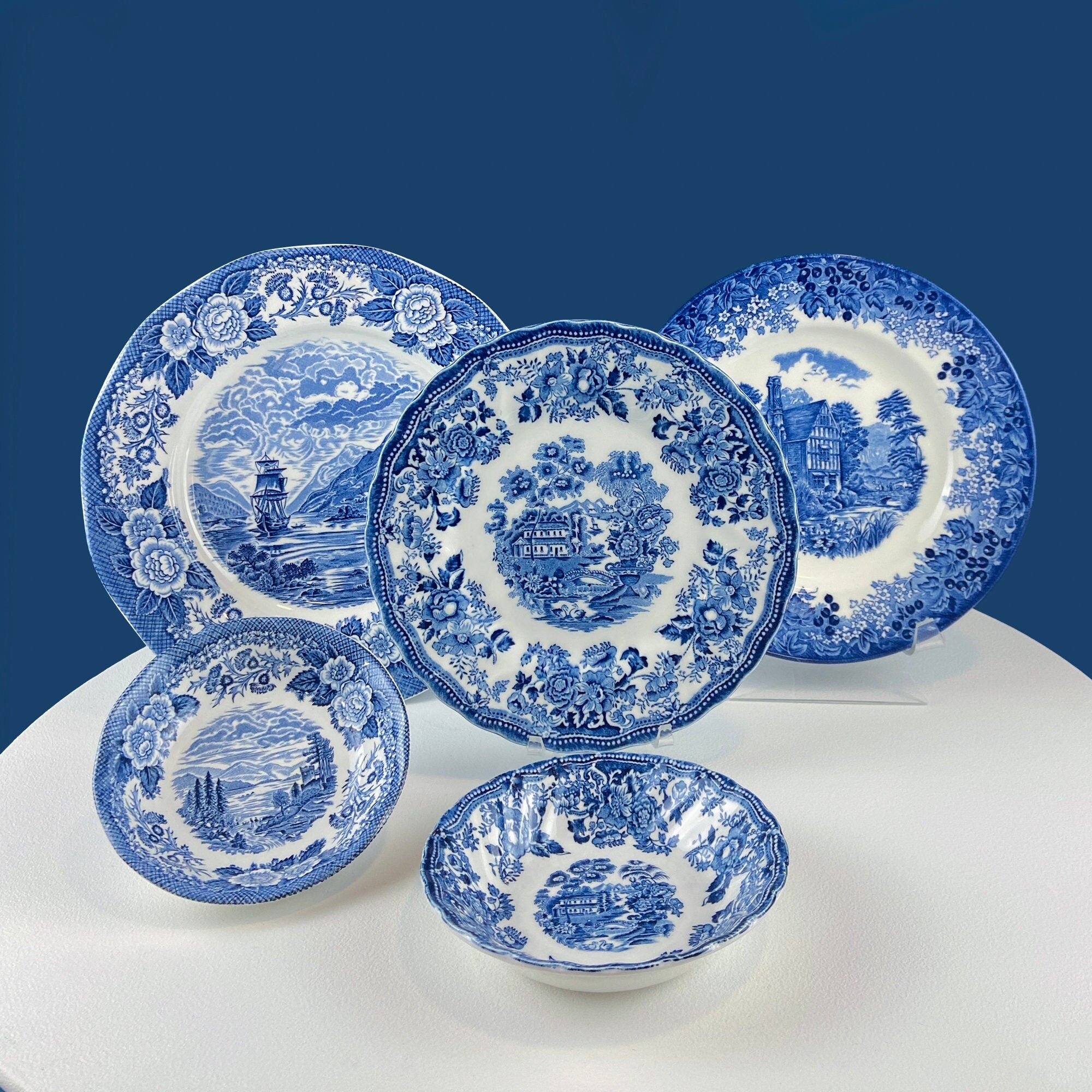 Collection of Fine English Blue White Tableware. 3 Plates & 2 Berry Bowls. Lochs of Scotland. Huddington Court. Tonquin by Mott. Rustic Home